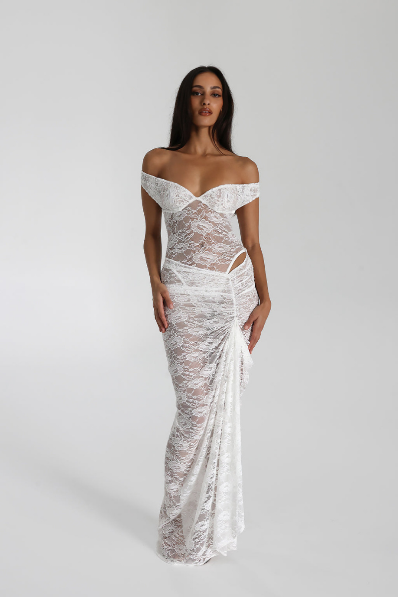 Elegantes Kleid mit asymmetrischem Saum