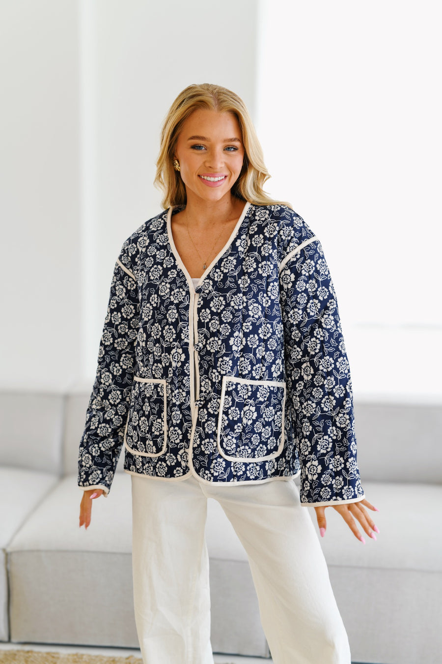 Florale Jacke mit Paspelierung