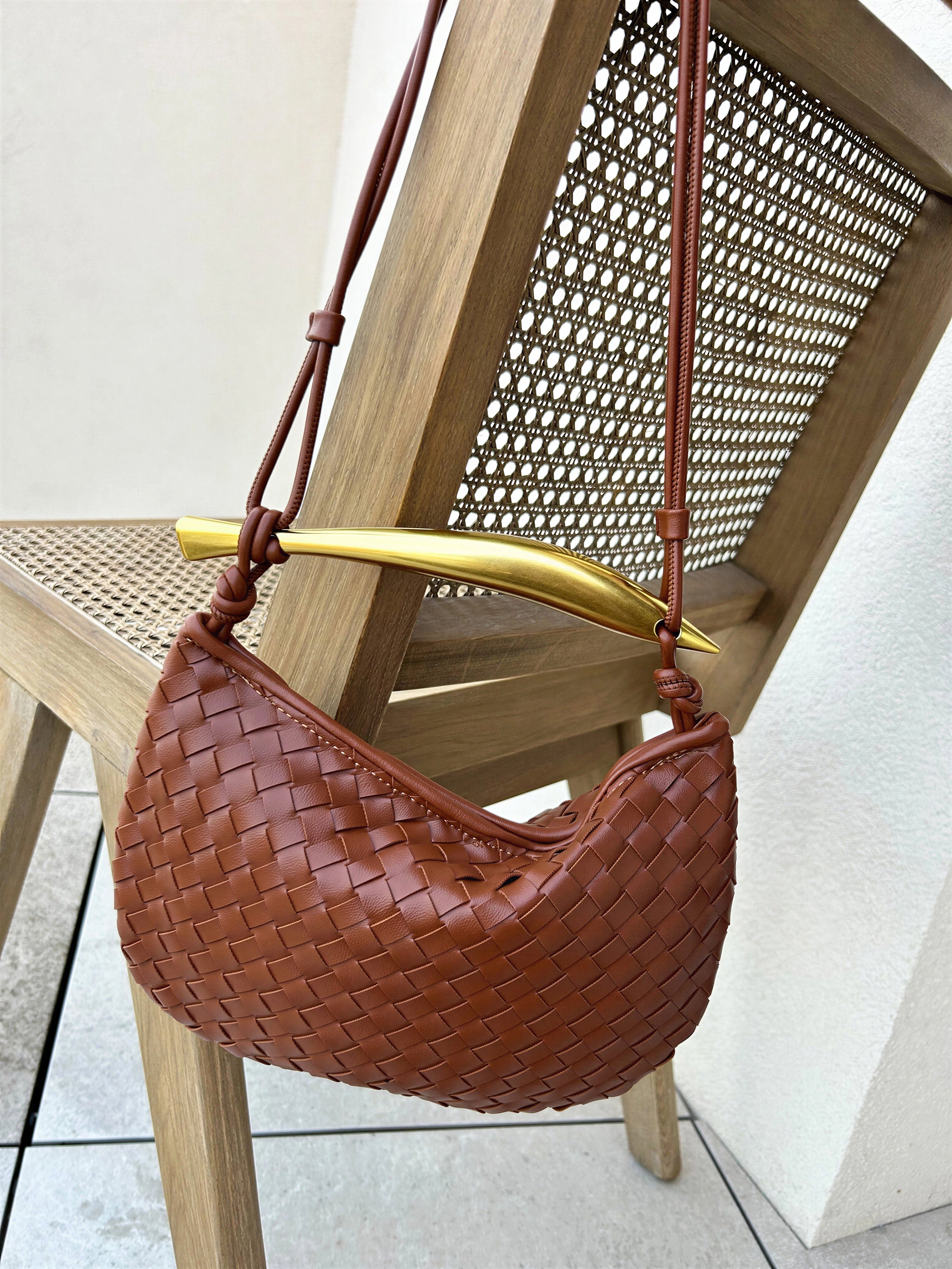 Mondförmige Ledertasche | Gewebte Textur | Abendmode