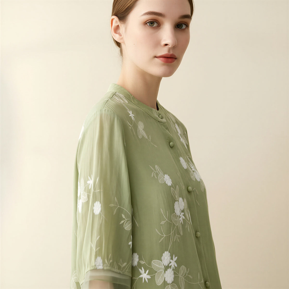 Luftige Bluse | Blumenstickerei | Lässige Eleganz