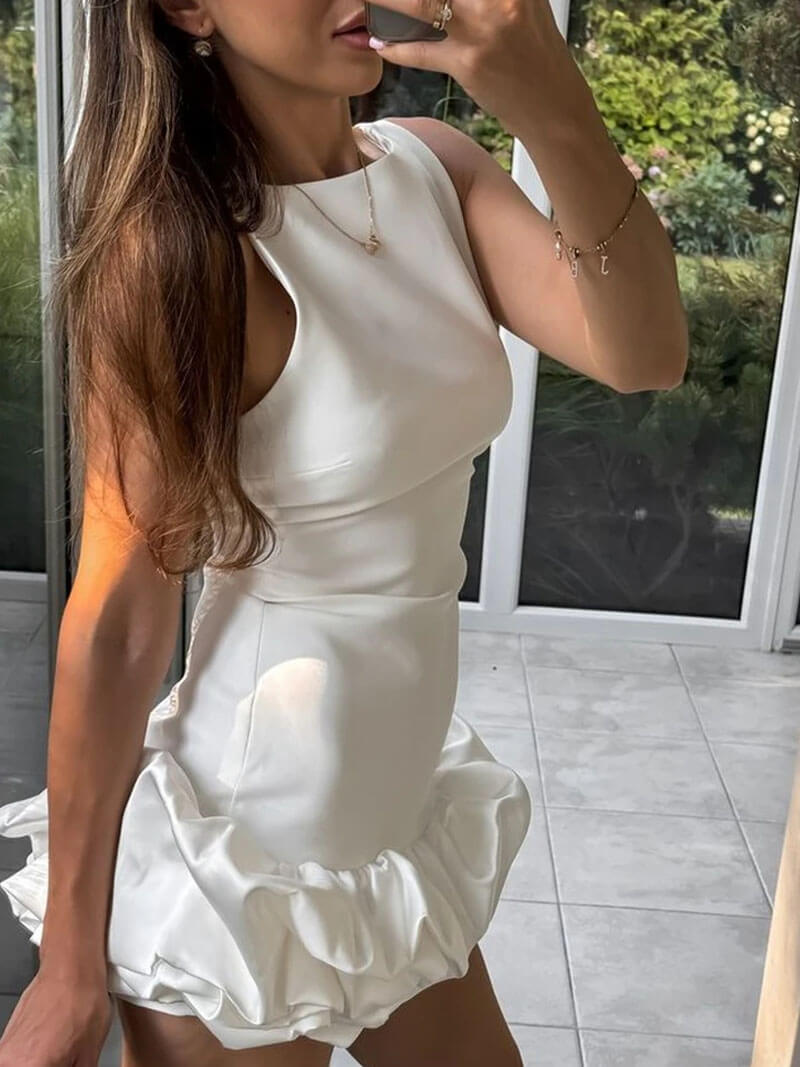 Verspieltes Mini-Kleid mit Rüschensaum