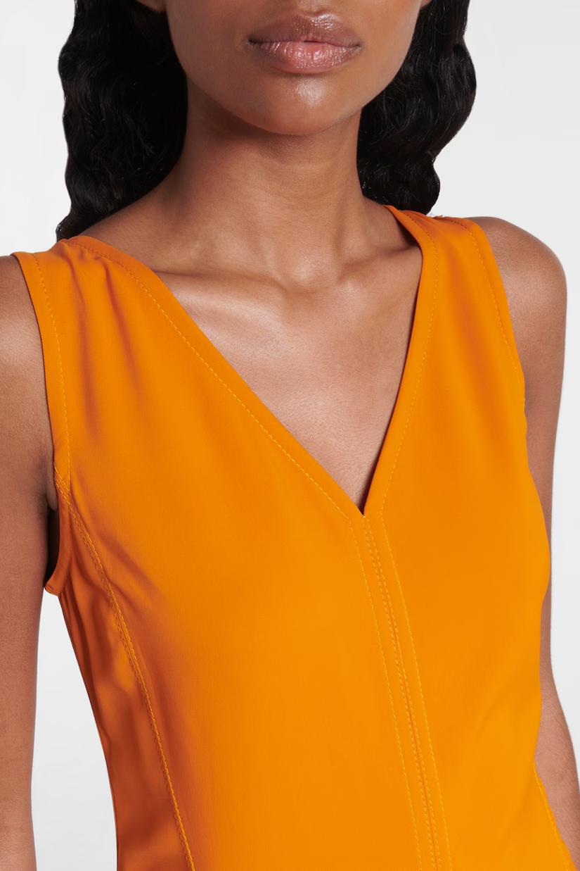 Asymmetrisches Kleid mit Volant-Rock