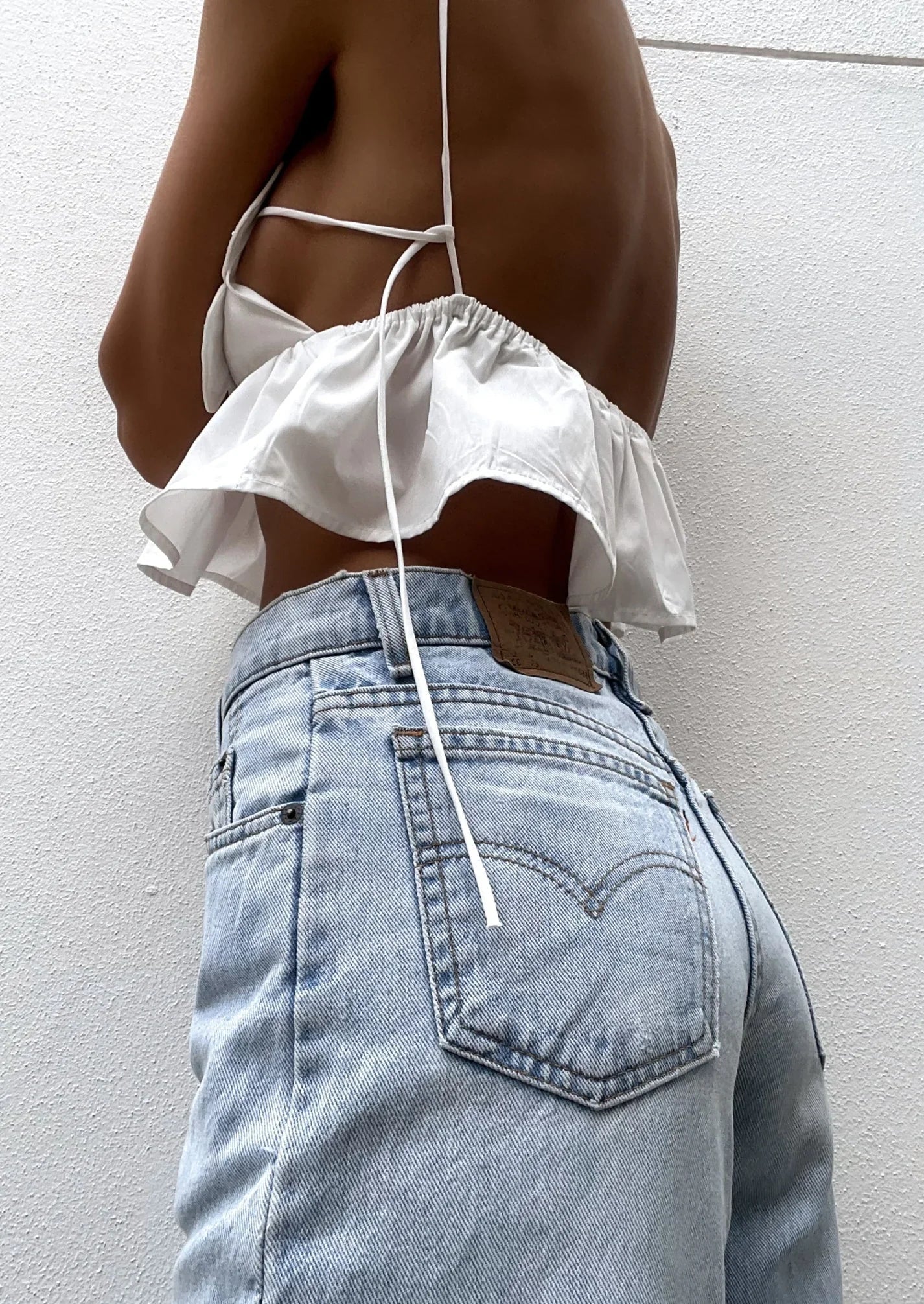 Blütenbesetztes Peplum-Top mit Neckholder