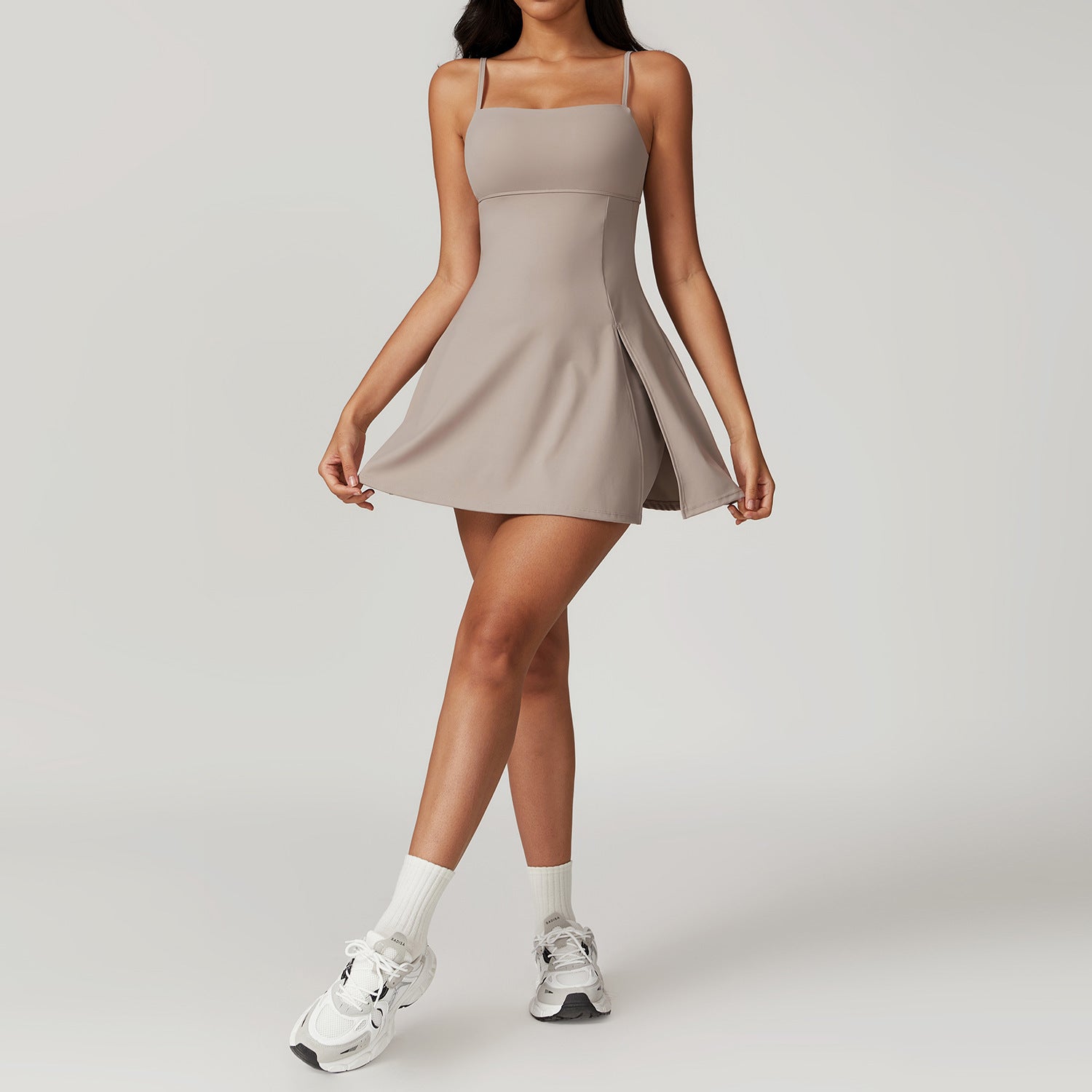 A-Linien Kleid mit Schlitz & Athletik-Flair