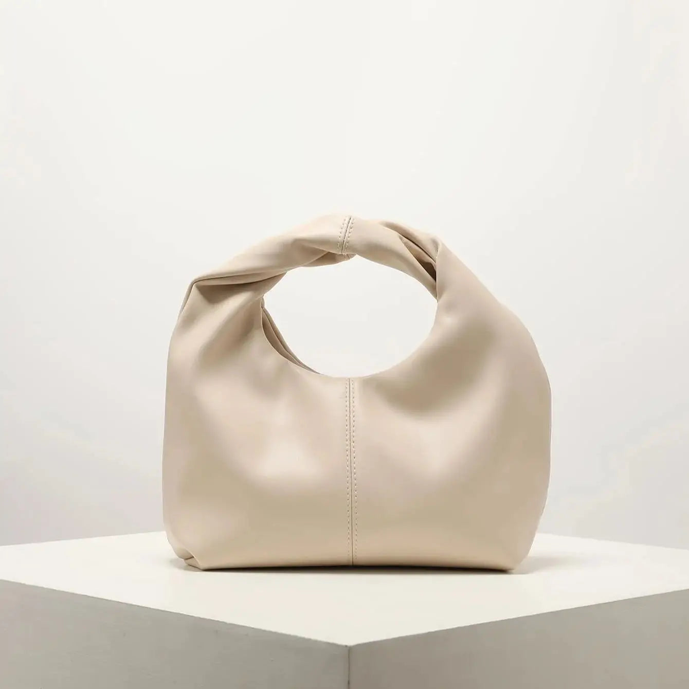Elegante Handtasche mit Knotendetail