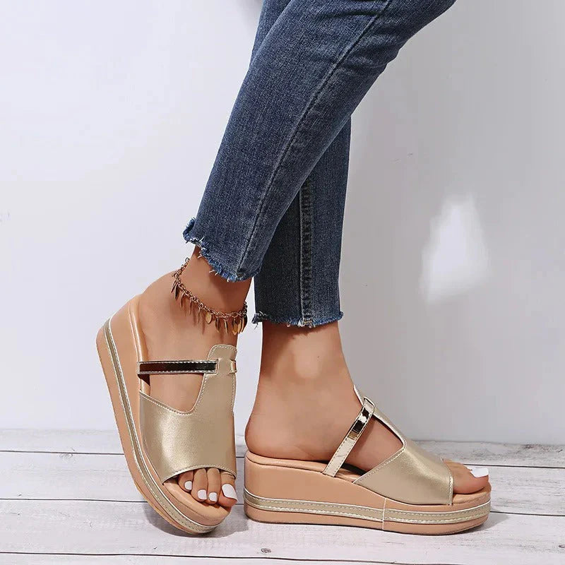 Moderne Plattform Sandalen für den Sommer