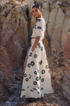 Sommerliches Ensemble mit Blumenmuster