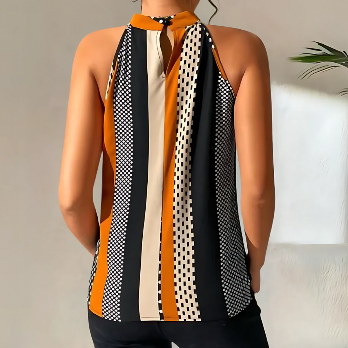 Geometrisches Haltertop mit Muster