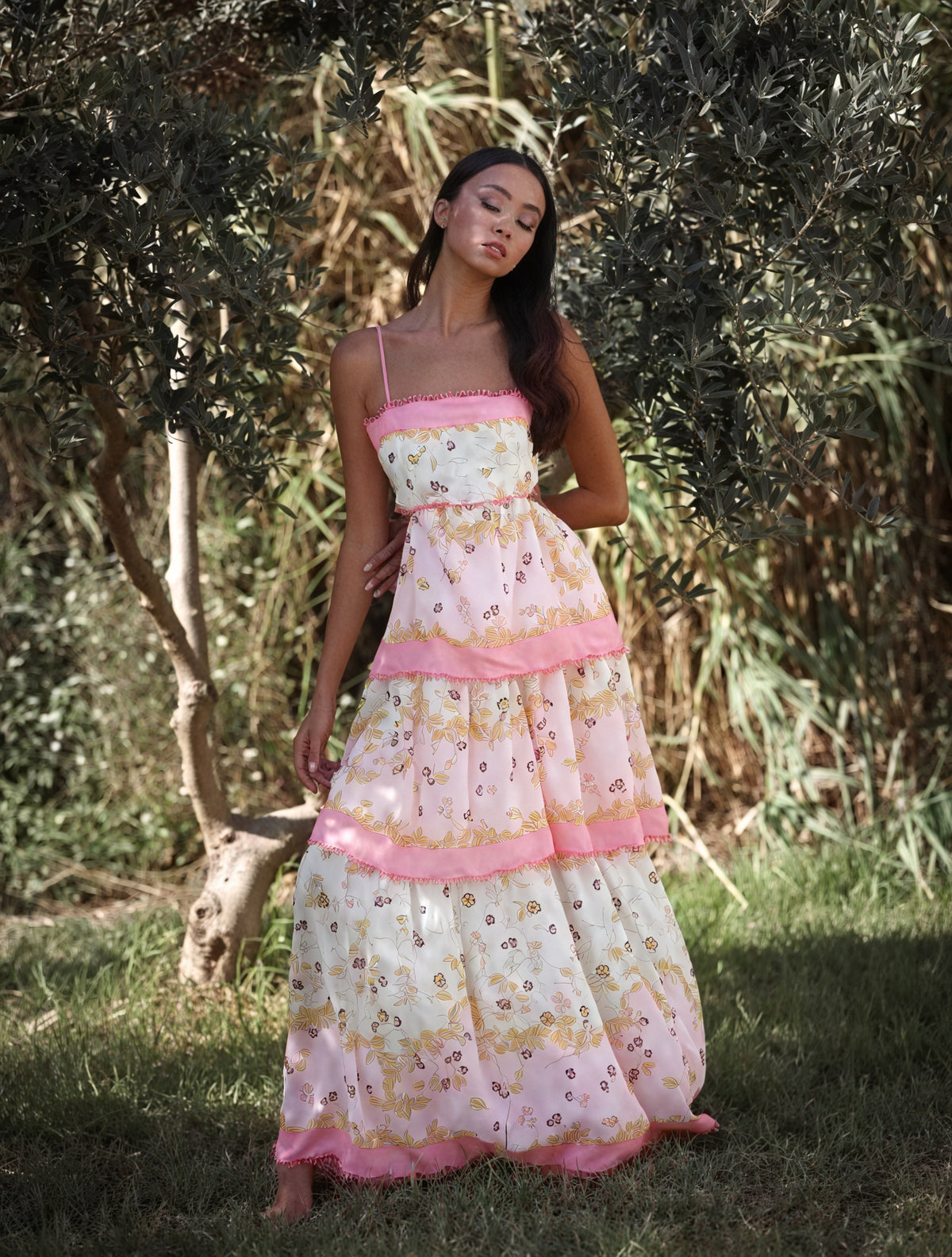 Geblümtes Midi-Kleid mit Stufenrock