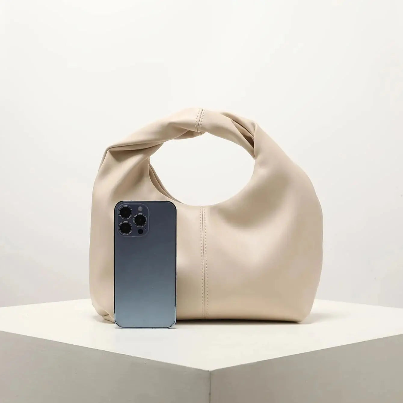 Elegante Handtasche mit Knotendetail