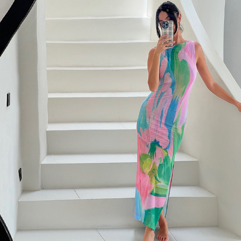 Figurbetontes Kleid mit floralem Muster