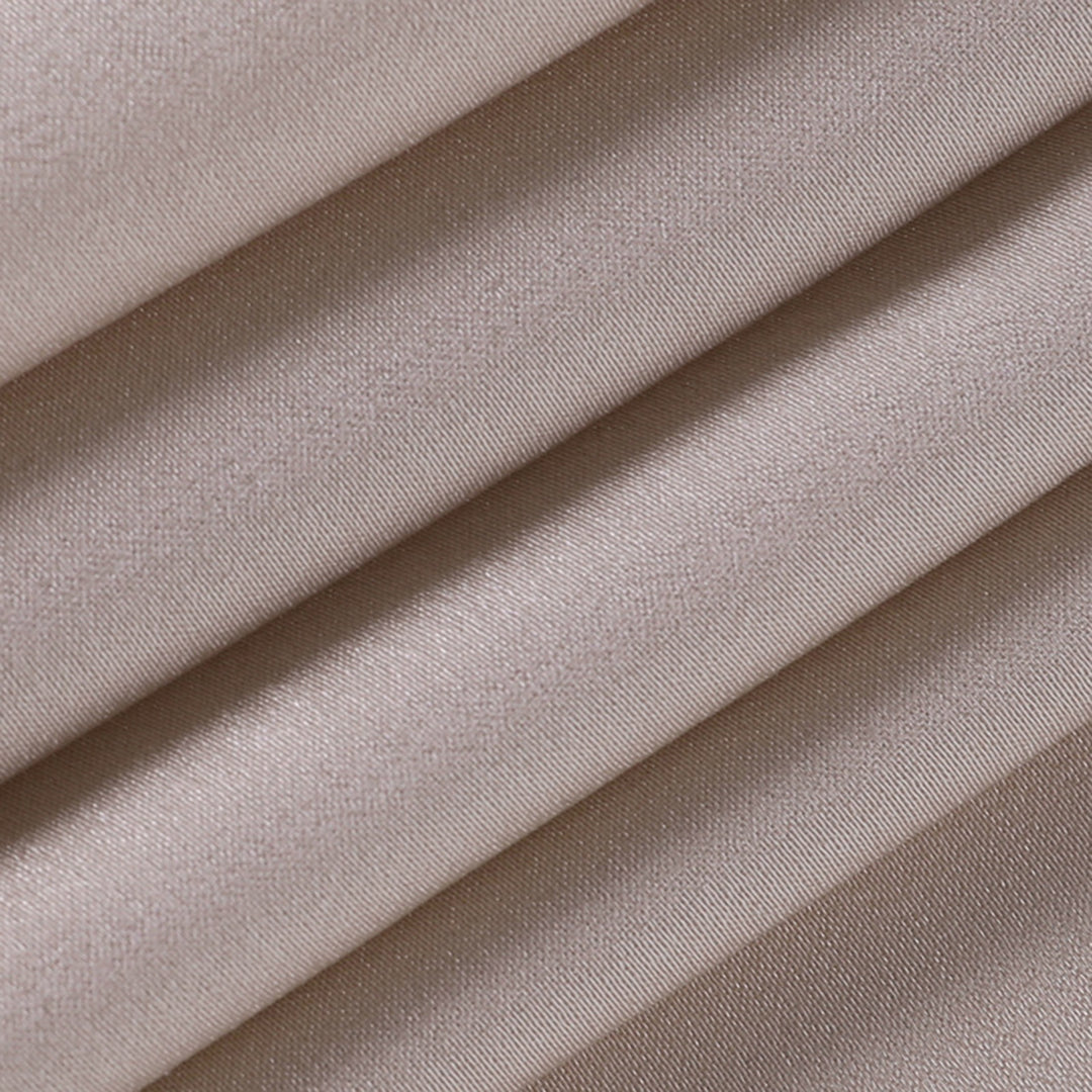 Fließendes Kleid mit Schlitz
