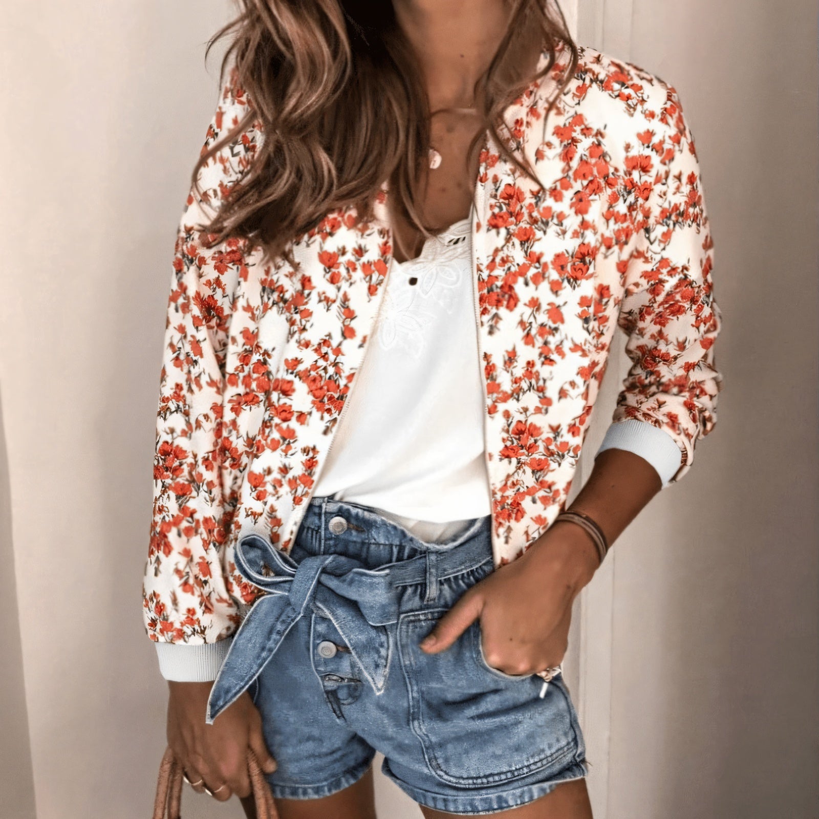 Stylische Bomberjacke mit floralem Print