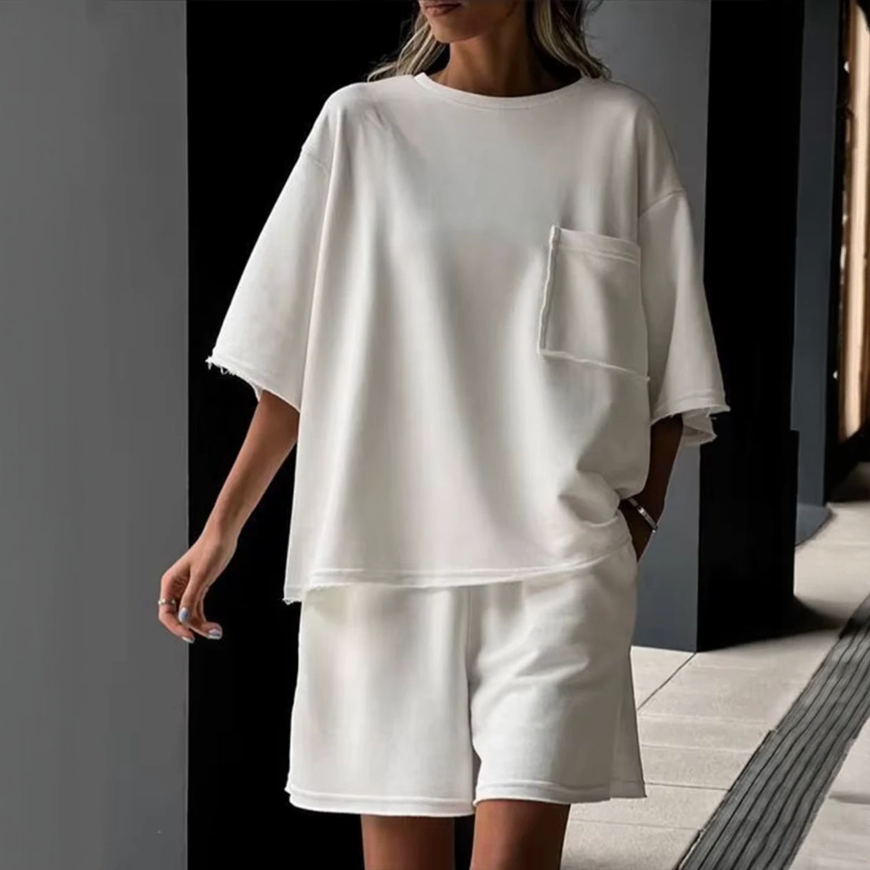 Lässiges Oversized T-Shirt mit Shorts