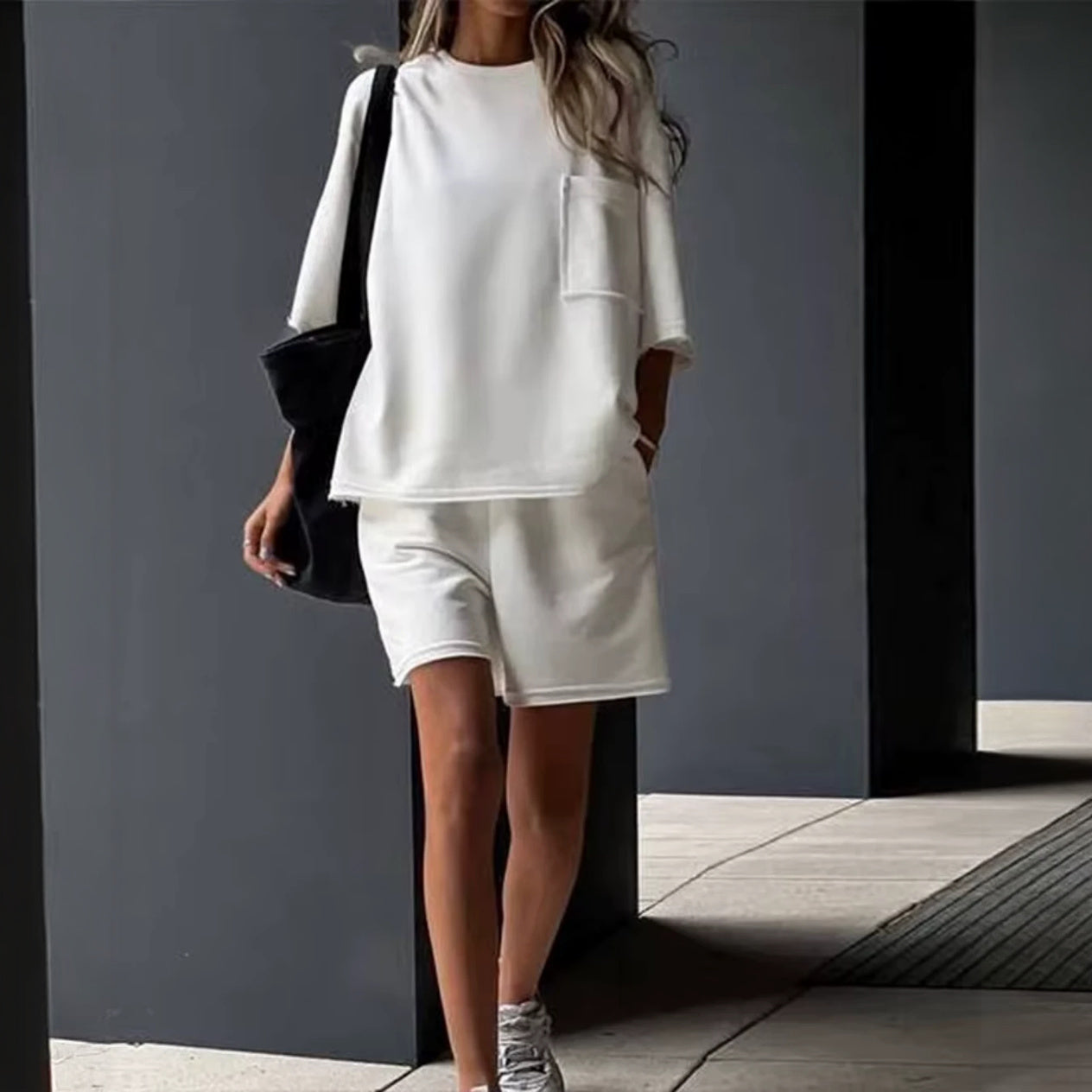 Lässiges Oversized T-Shirt mit Shorts