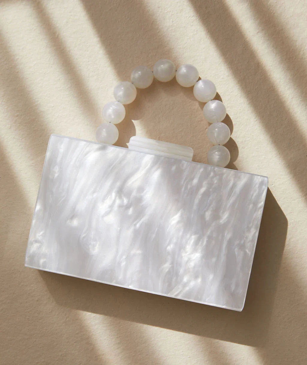 Elegante Clutch mit Perlen-Henkel