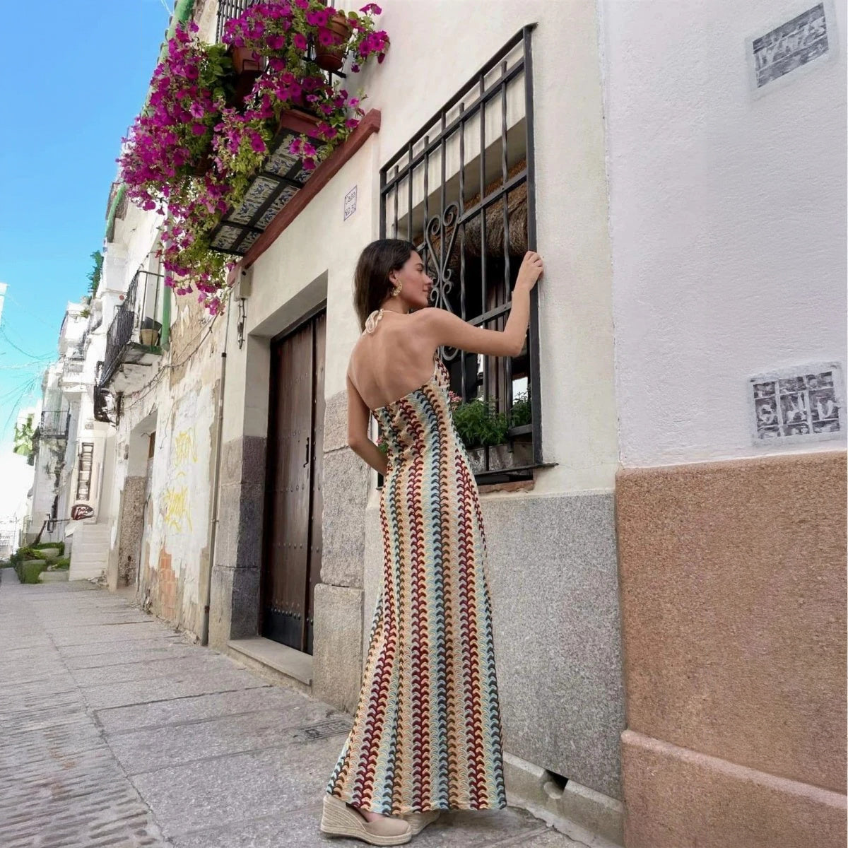 Fließendes Kleid mit offenem Rücken