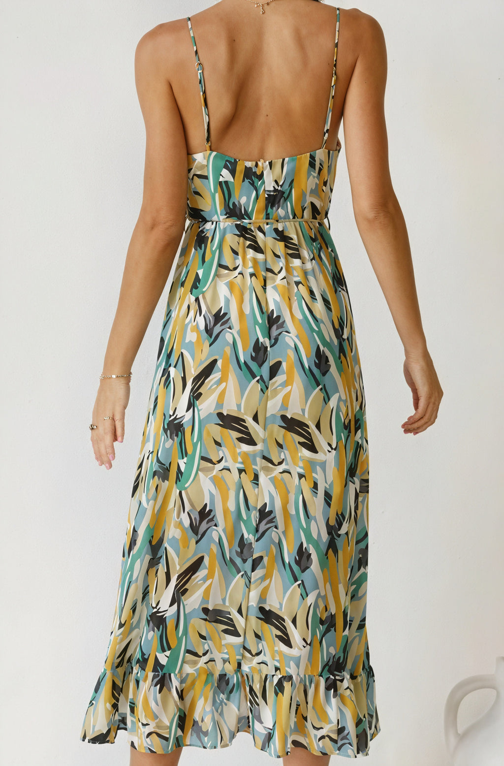 Fließendes Sommerkleid mit Blumenmuster