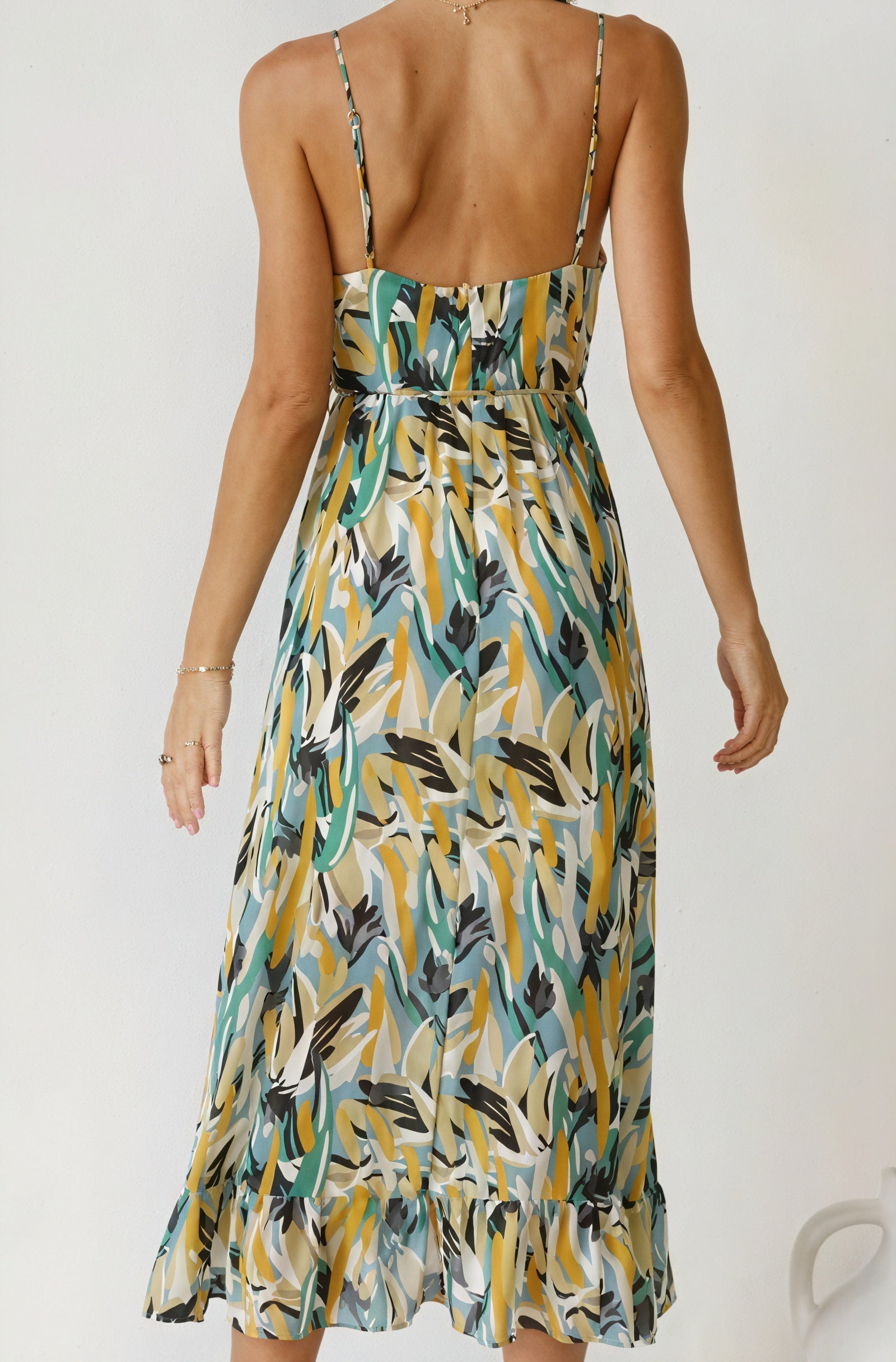 Fließendes Sommerkleid mit Blumenmuster