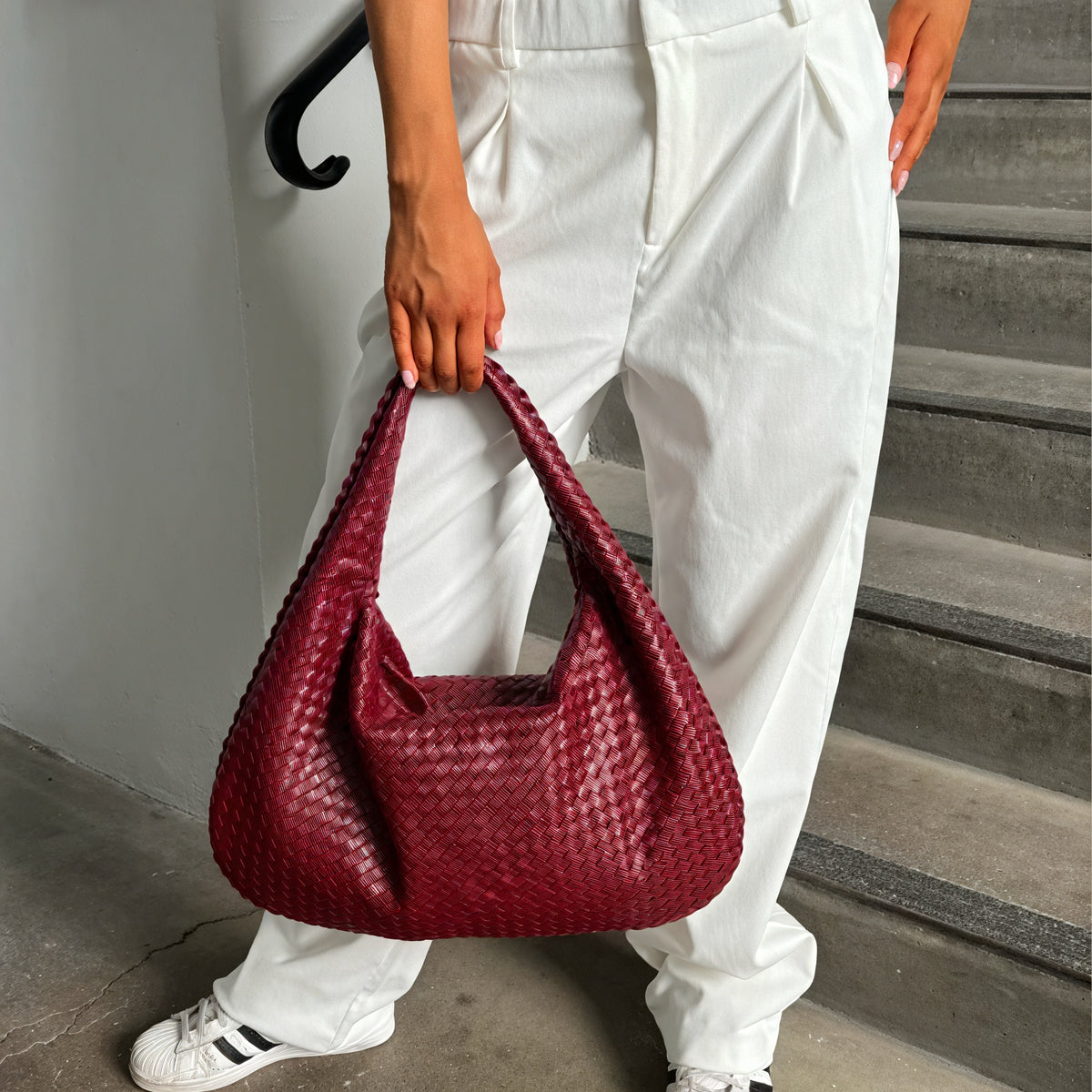 Gewebte Schultertasche mit großem Fassungsvermögen
