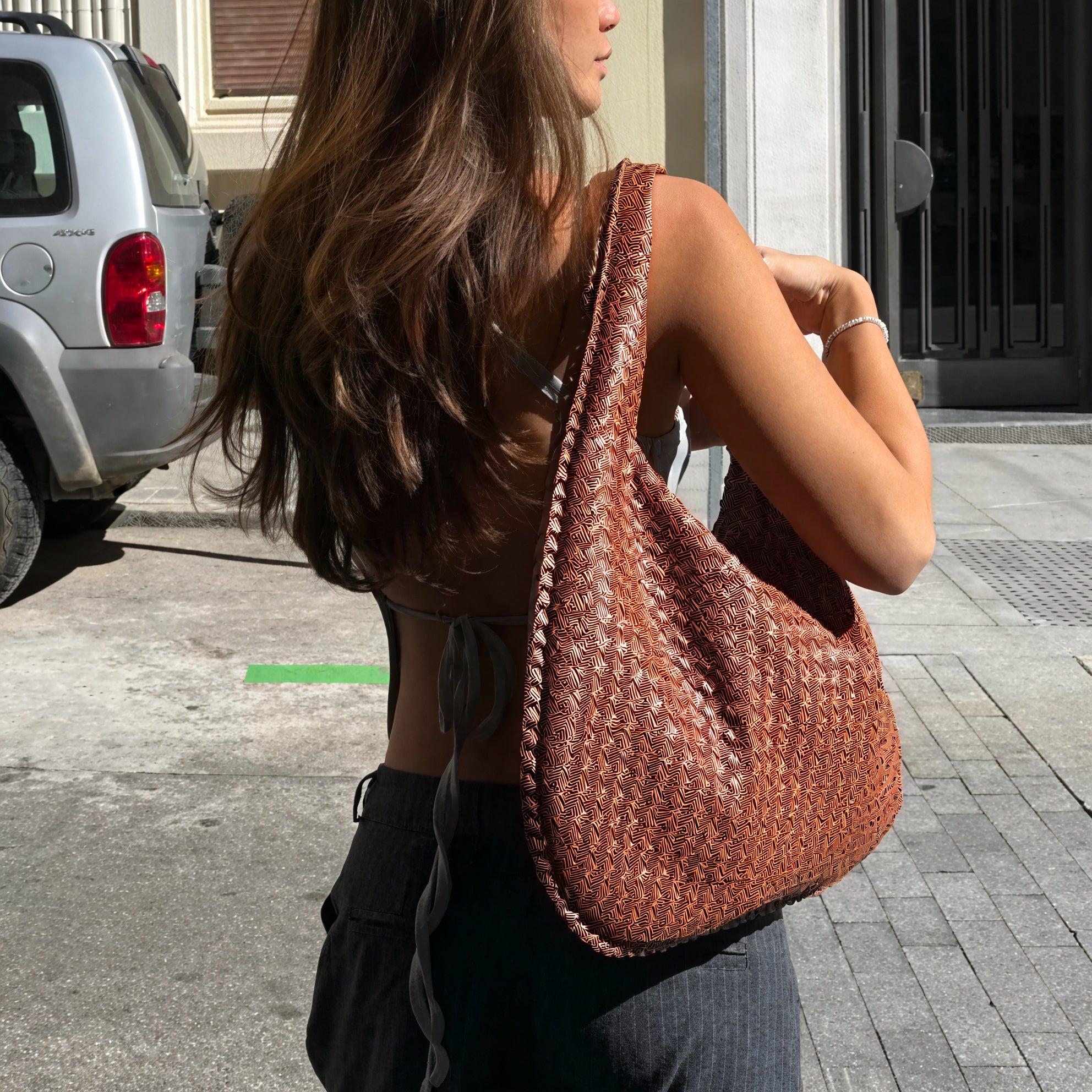 Gewebte Schultertasche mit großem Fassungsvermögen
