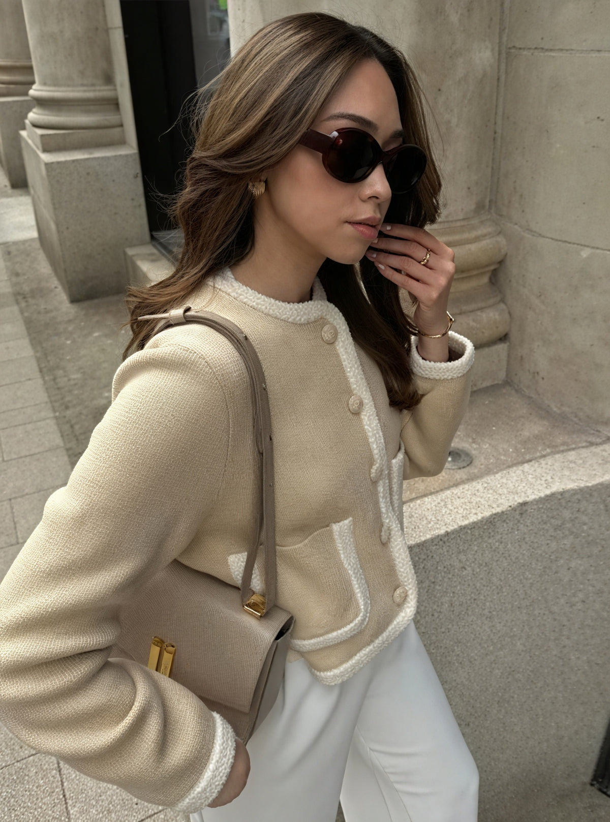 Klassische Strickjacke mit Ziertaschen