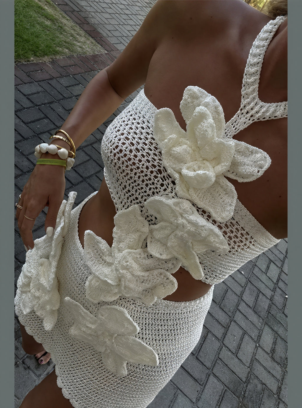 Gehäkeltes zweiteiliges Blumenkleid