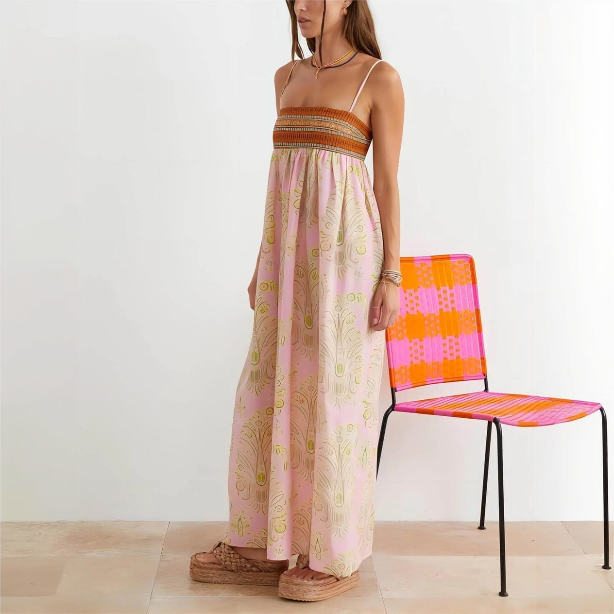 Fließendes Maxi-Kleid mit Webdetails