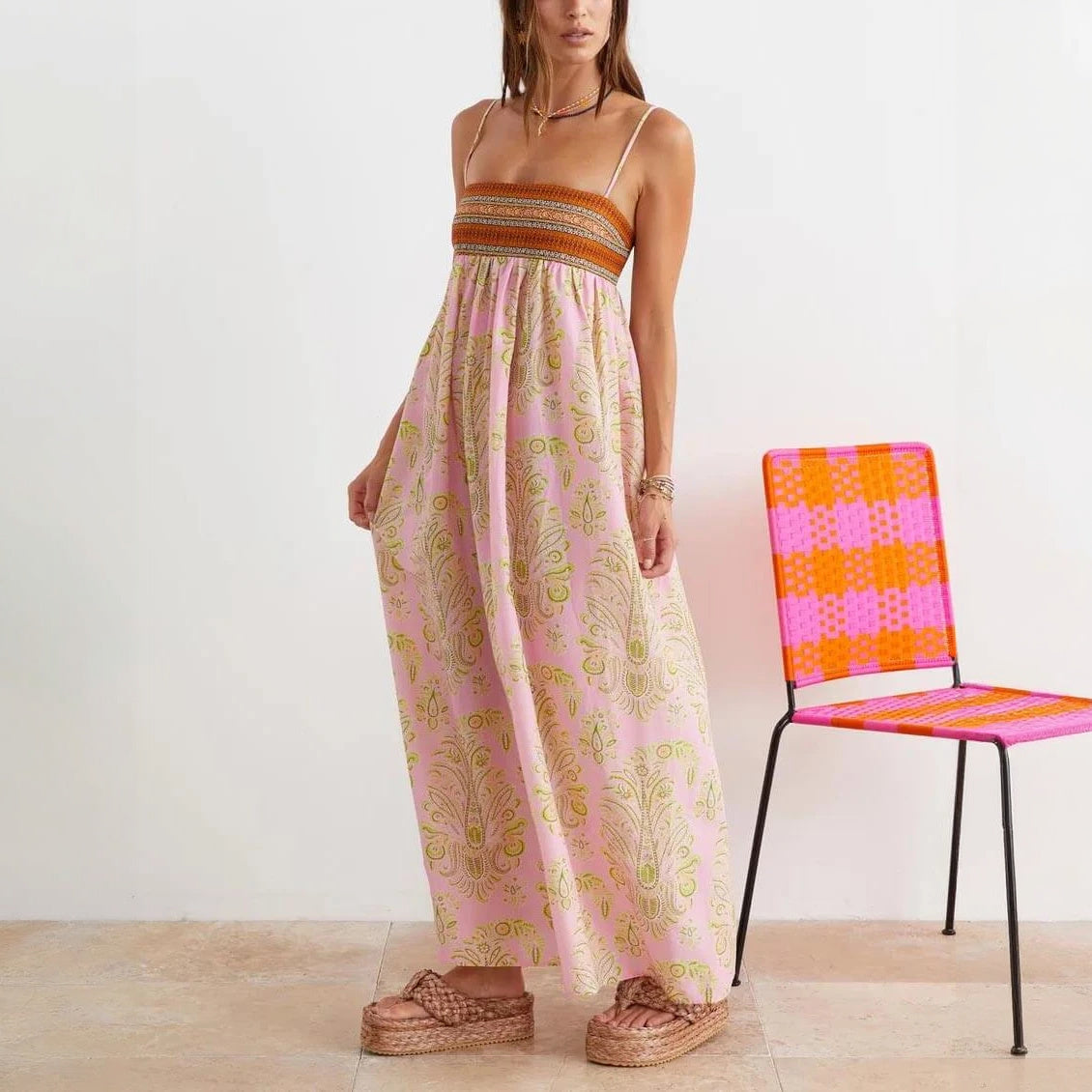 Fließendes Maxi-Kleid mit Webdetails