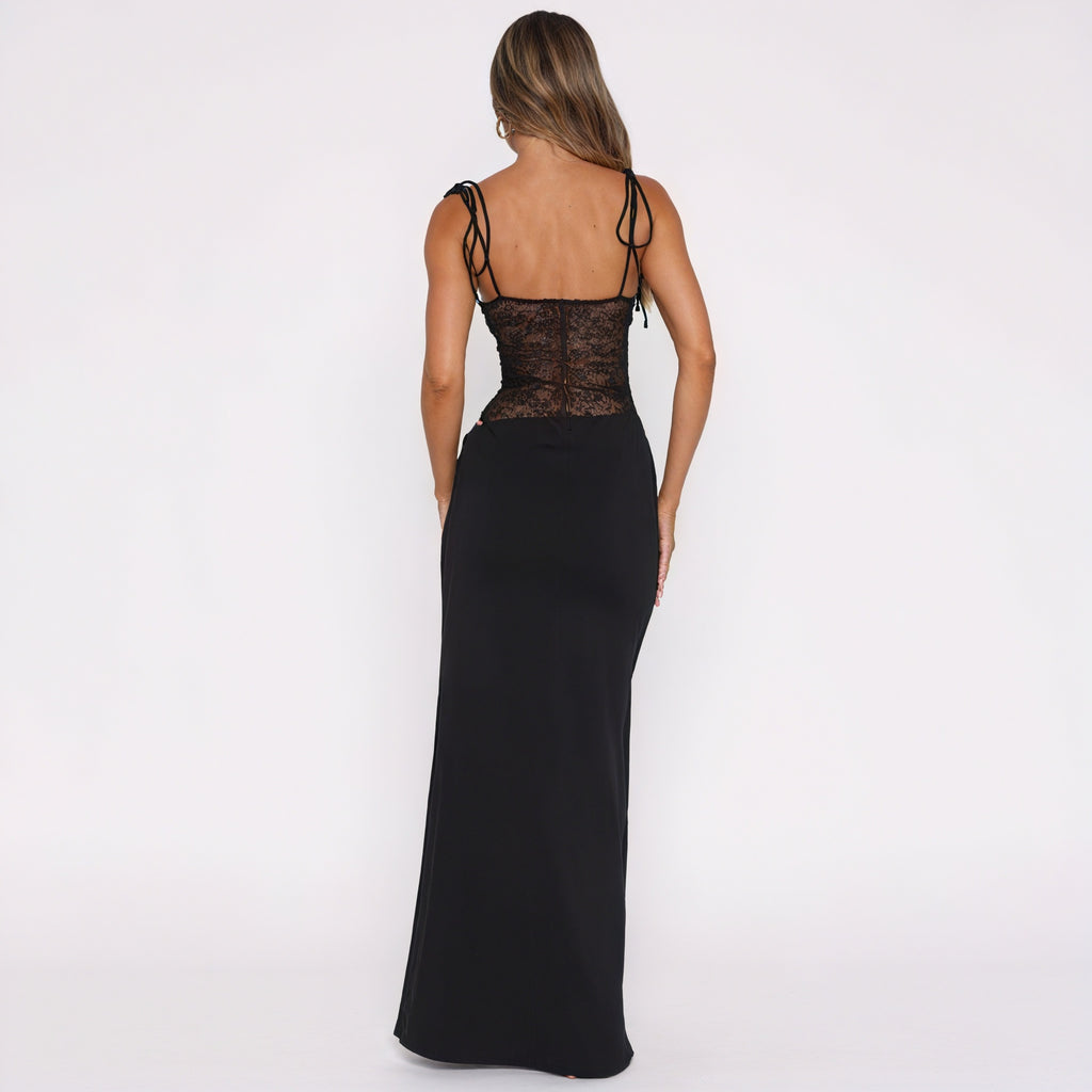 Elegantes Kleid mit Spitze & Details