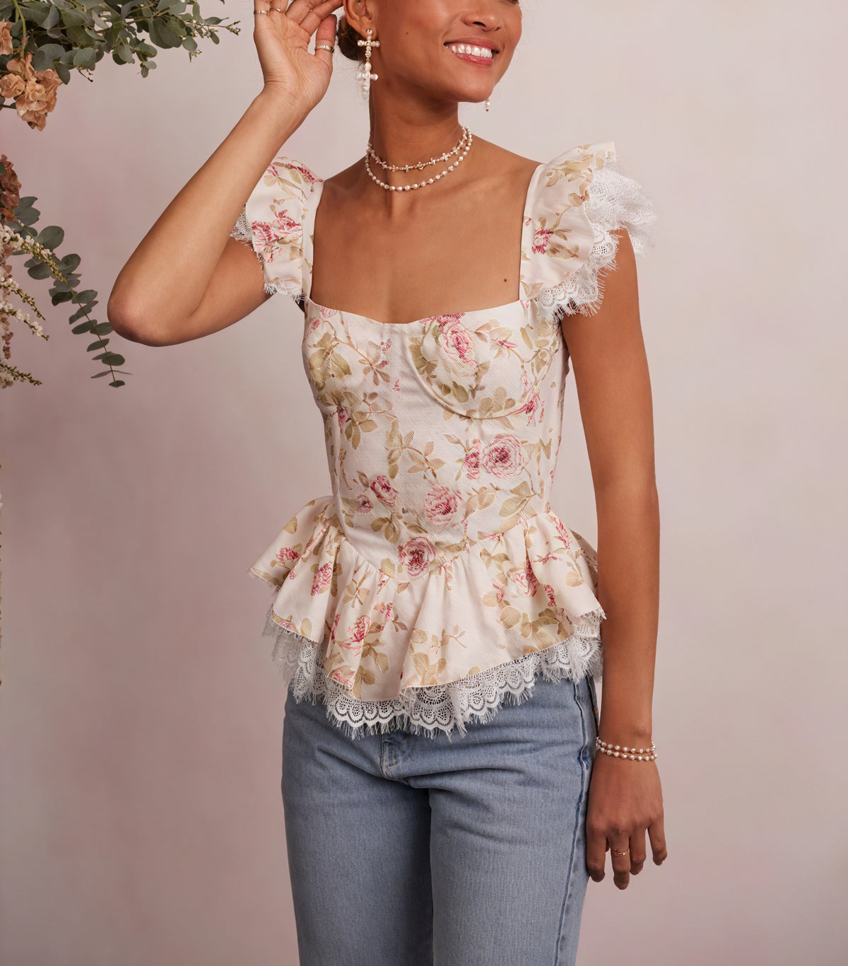 Romantisches Top mit floralem Muster