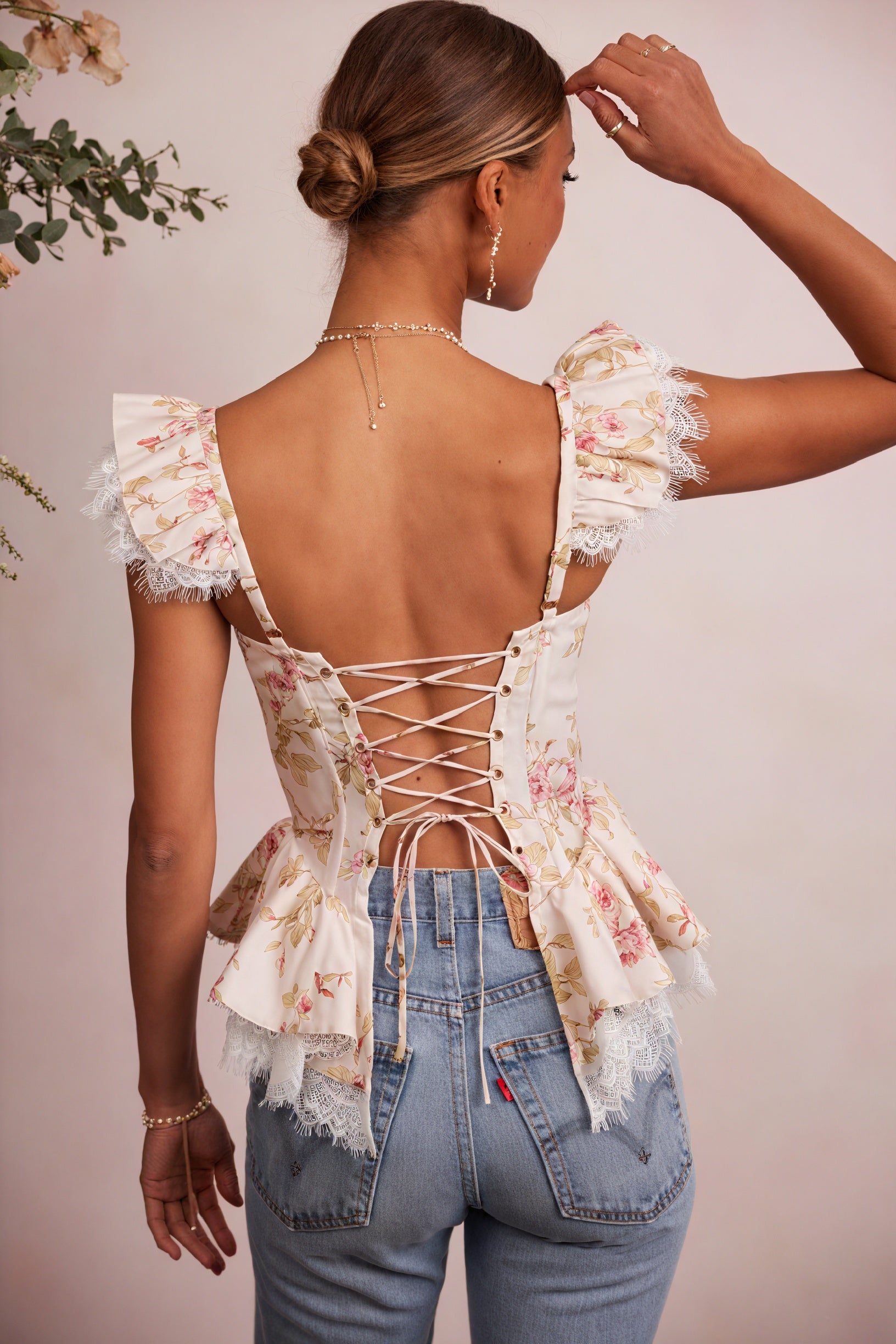 Romantisches Top mit floralem Muster