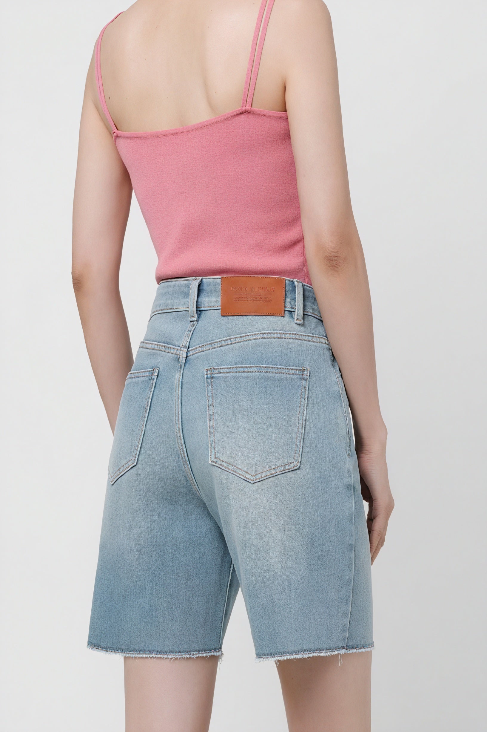 Denim Shorts mit Raw-Saum
