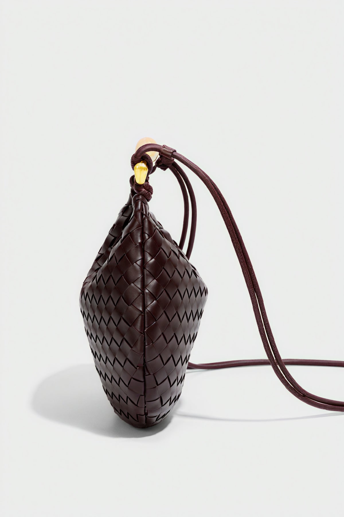 Elegante Halbmond-Tasche mit Webmuster