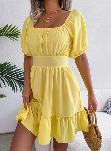 Sommerliches Kleid mit Puffärmeln