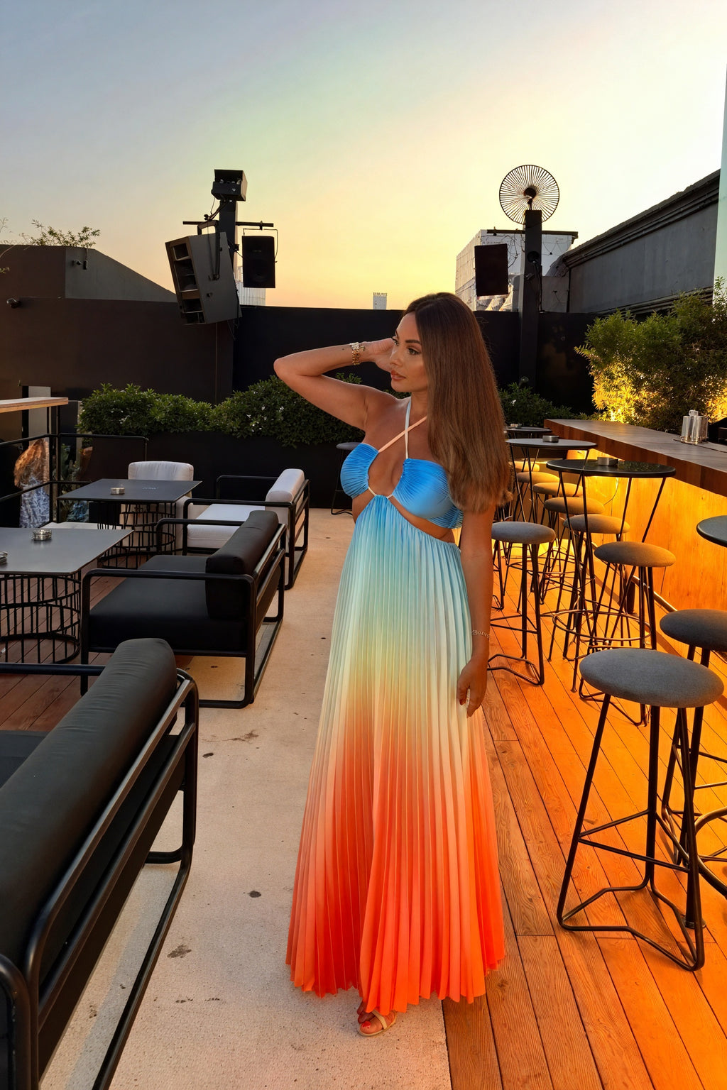 Fließendes Maxikleid mit Plissee-Design