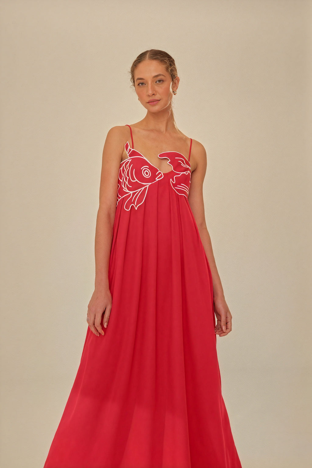Fließendes Kleid mit verspieltem Detail