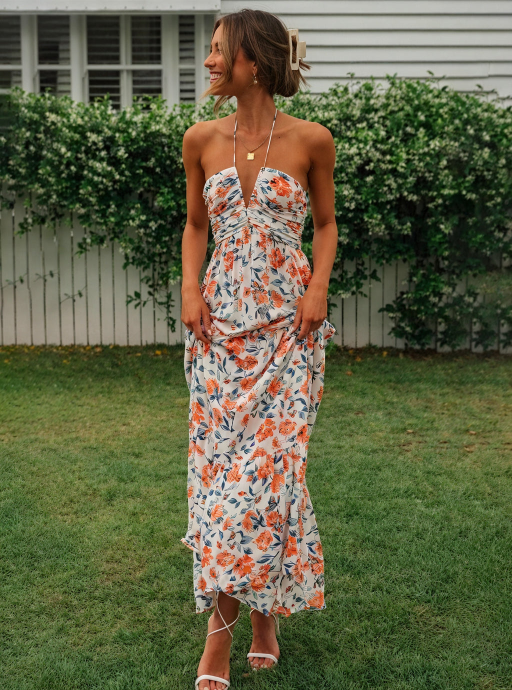 Maxikleid mit Blumenmuster und Neckholder
