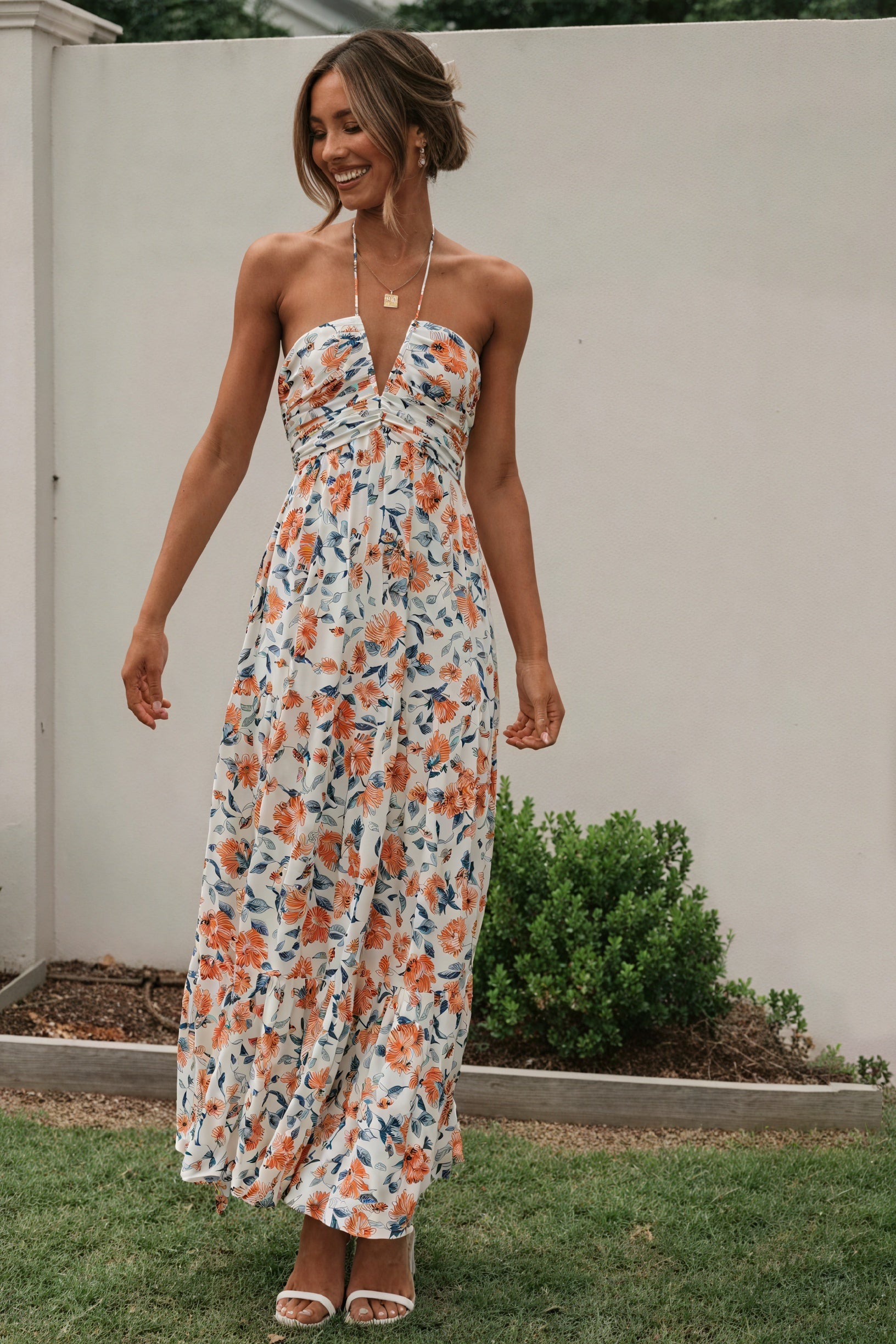 Maxikleid mit Blumenmuster und Neckholder