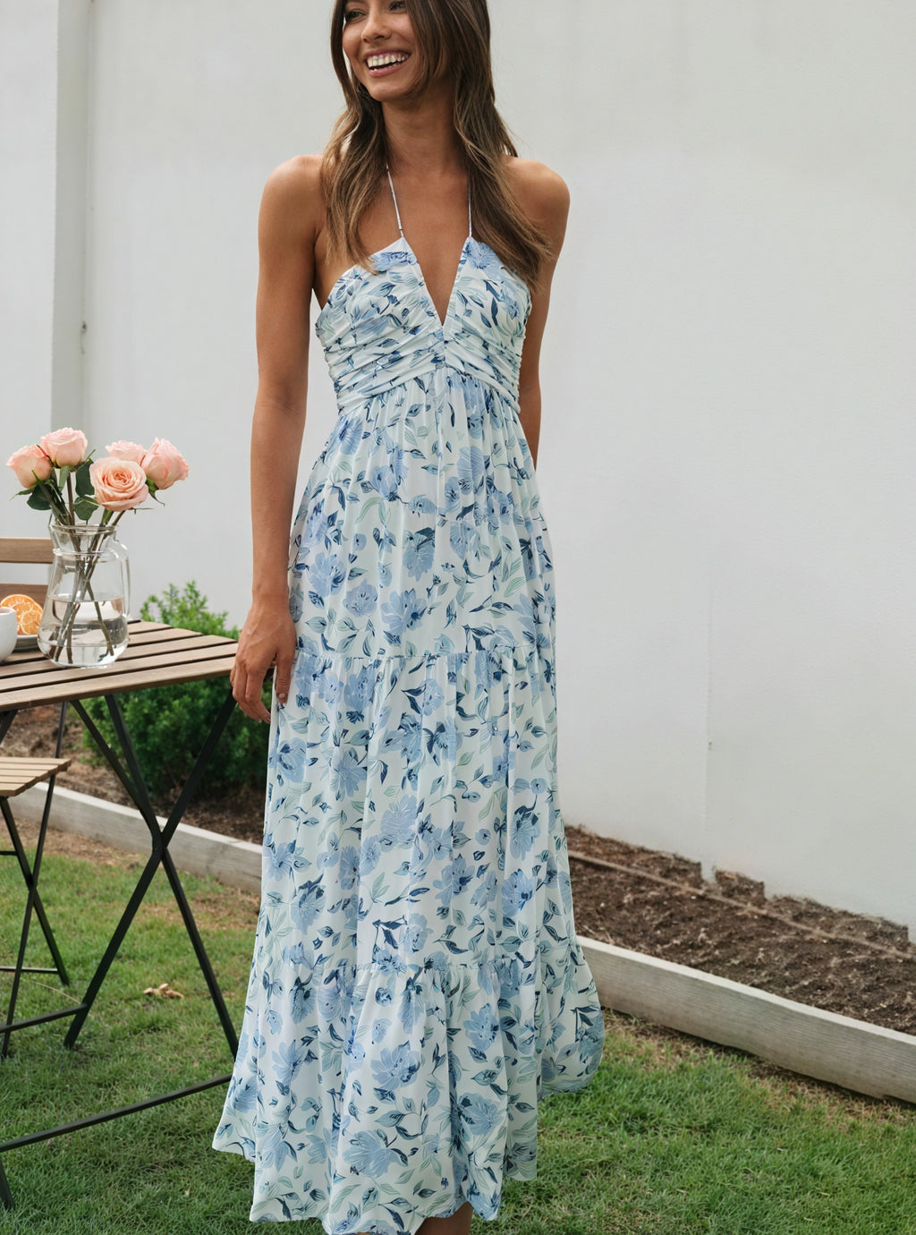 Maxikleid mit Blumenmuster und Neckholder