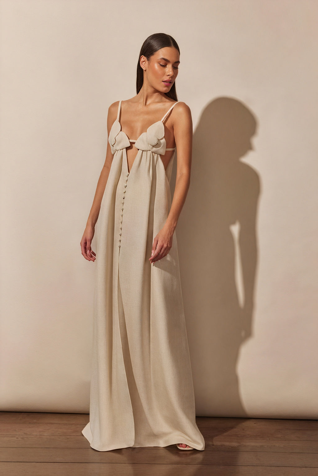 Bodenlanges Kleid mit floralen Details