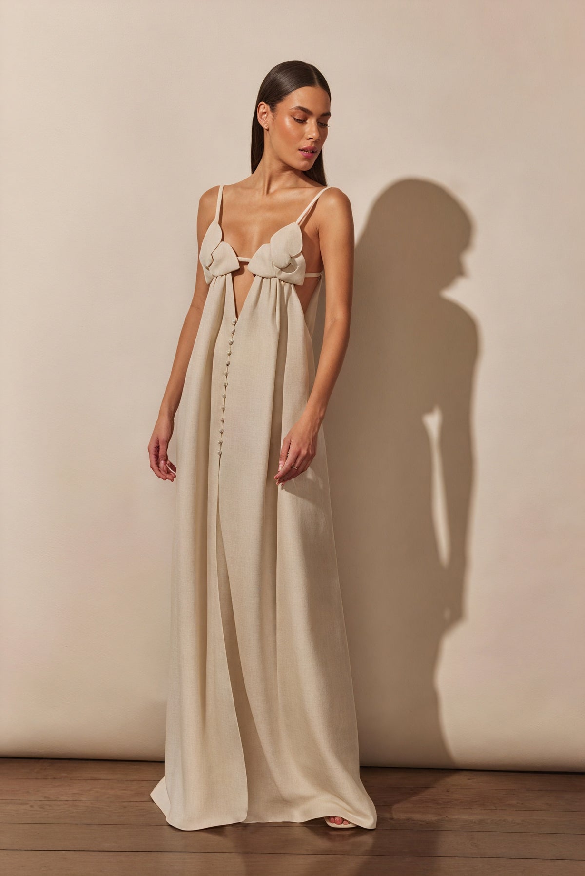 Bodenlanges Kleid mit floralen Details