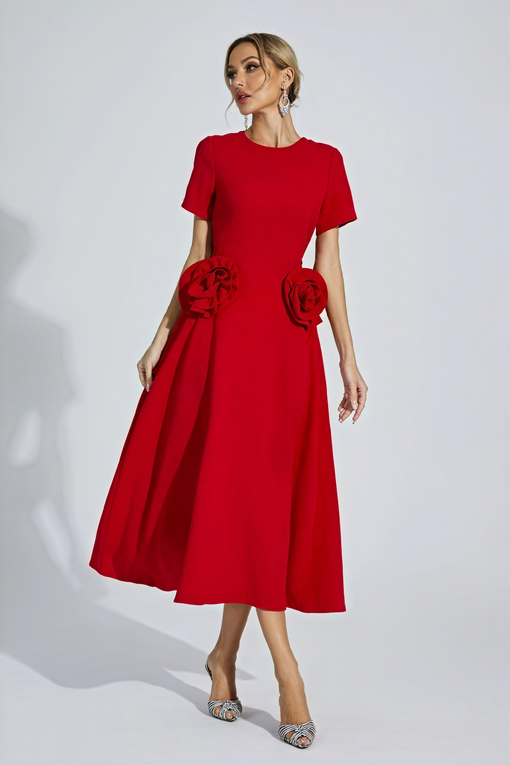 Midi-Kleid mit Rosen-Applikationen