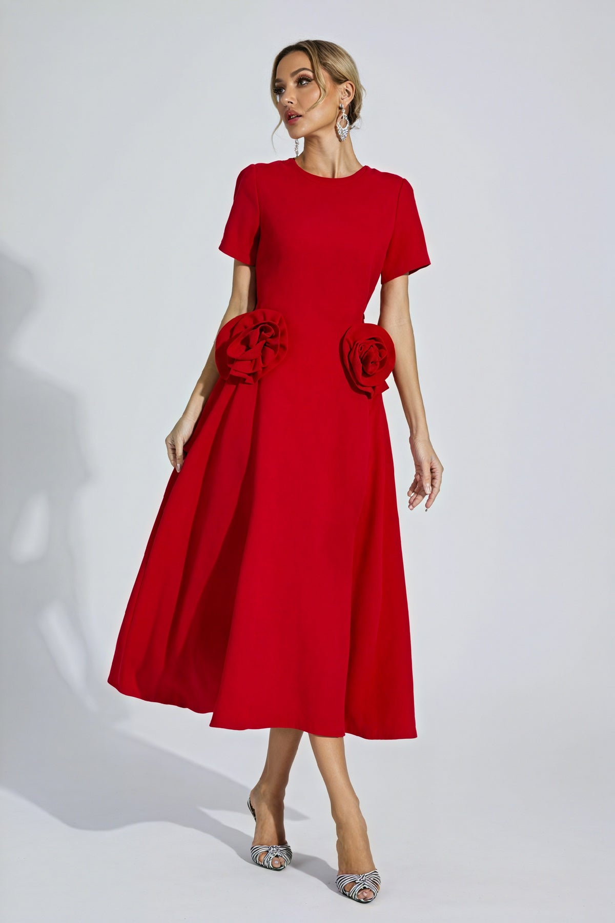 Midi-Kleid mit Rosen-Applikationen