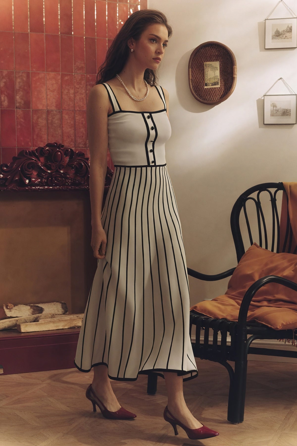 Gestreiftes Midikleid mit Knopfleiste