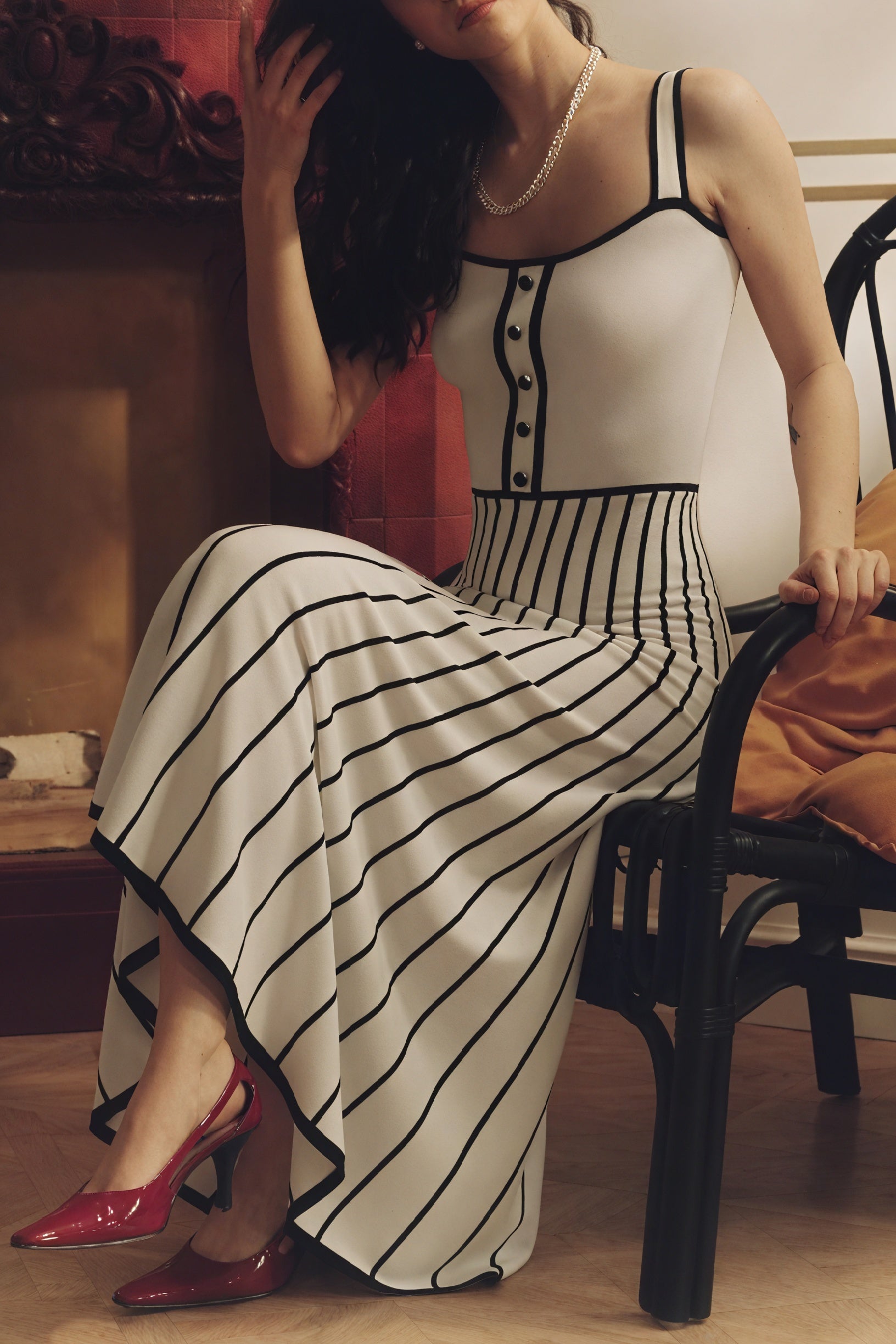 Gestreiftes Midikleid mit Knopfleiste