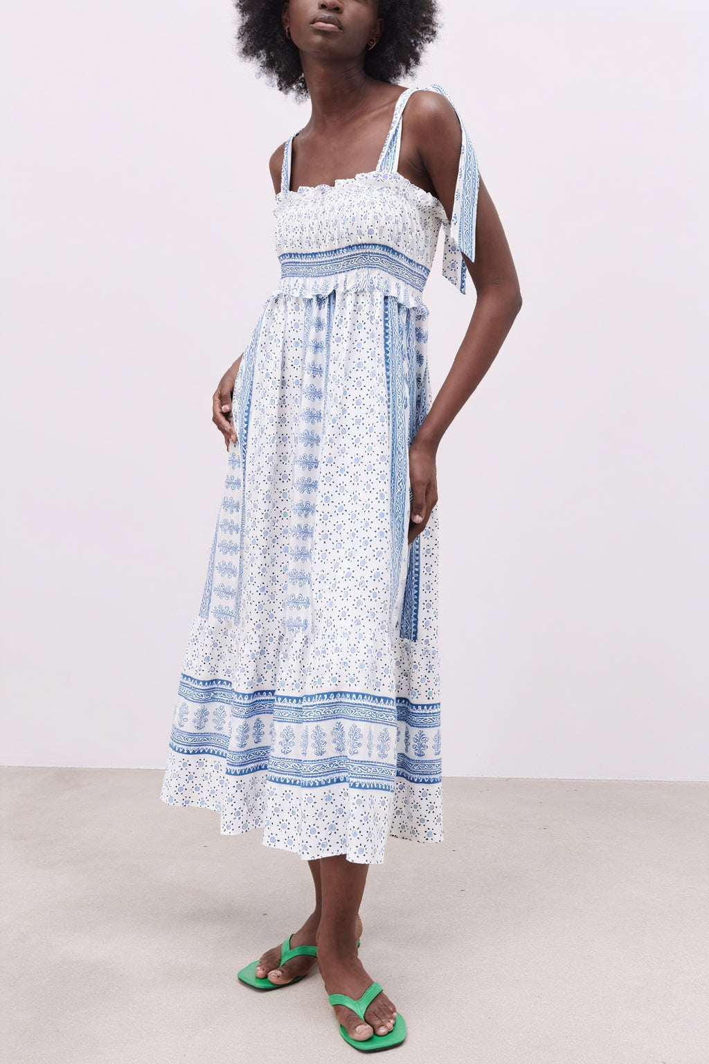 Sommerliches Midi-Kleid mit Blumenmuster
