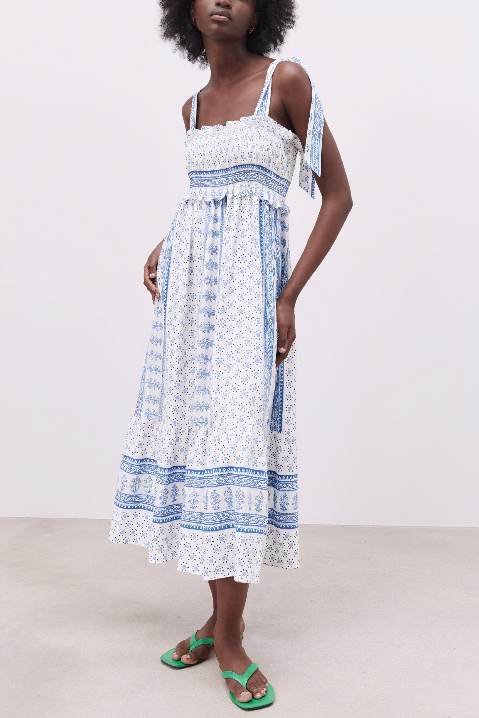Sommerliches Midi-Kleid mit Blumenmuster