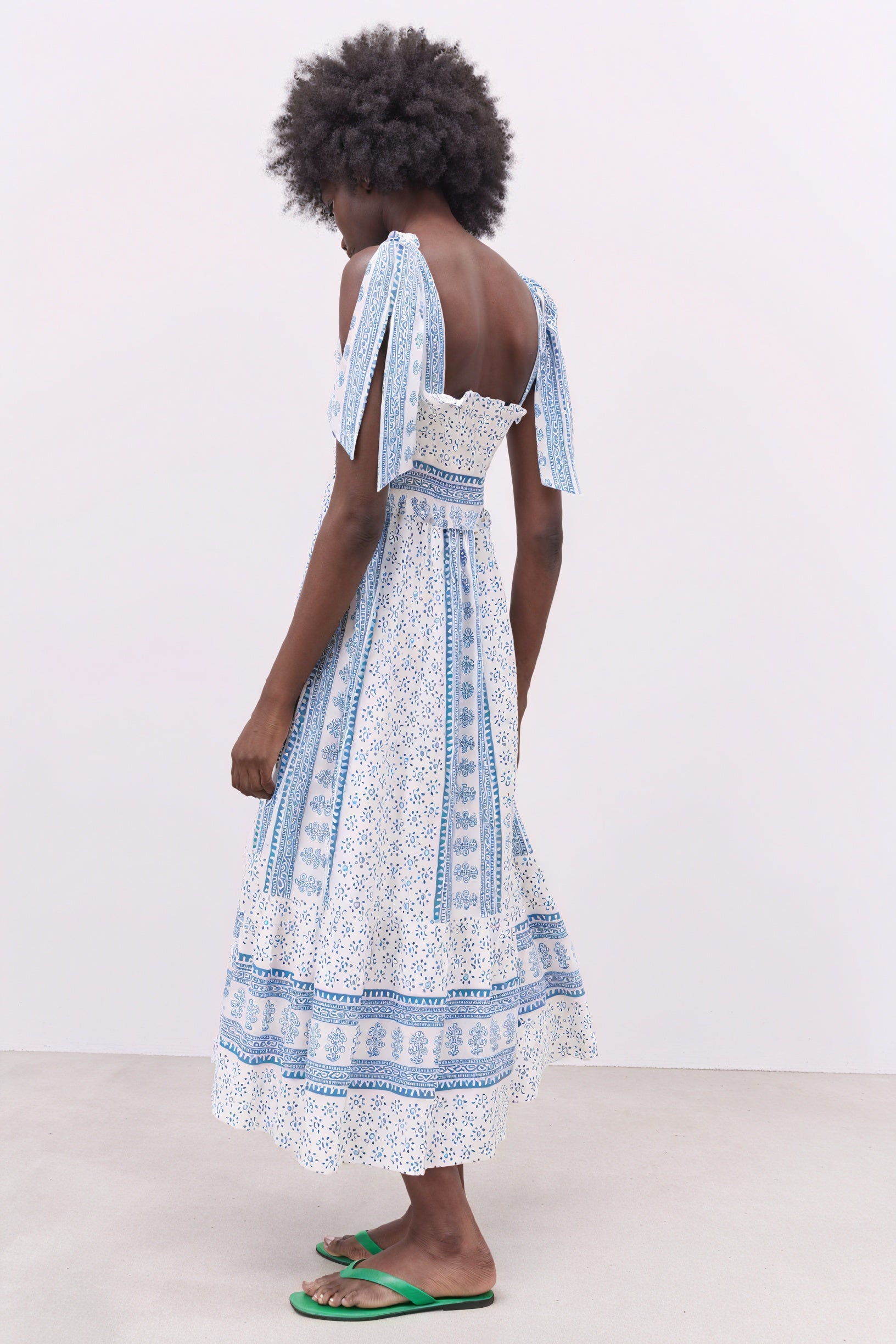 Sommerliches Midi-Kleid mit Blumenmuster