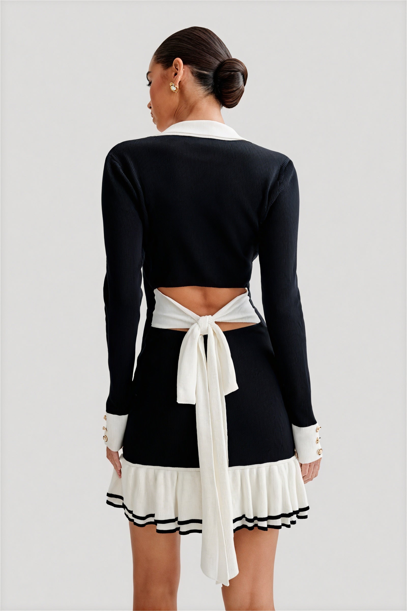 Elegantes Kleid mit Rüschensaum